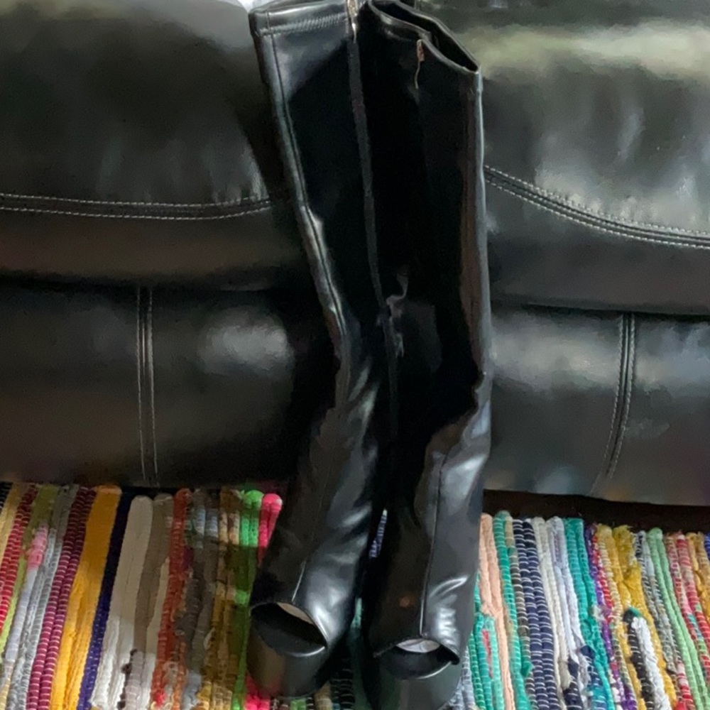 Platform under the knee boots